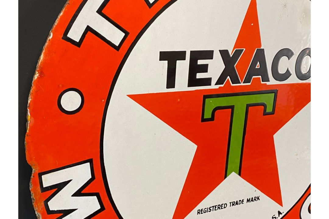 A Texaco Motor Oil circular double sided enamel sign in excellent condition, 20" diameter. - Image 3 of 8