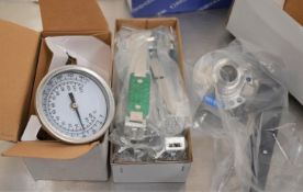 Assorted Lot of 3 x Items to Include 1 x Stainless Steel Forged Butterfly Valve, 1 x Box of 20 Earth