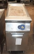1 x Electrolux Commercial Gas Solid Top Griddle With Stand - 40cm Width - CL011 - Ref: GCA505