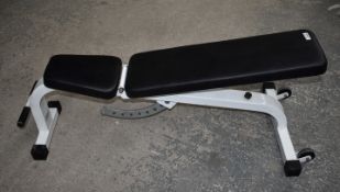 1 x Commercial Sit Up Excercise Bench - Ref: GYM111 GITW - CL689 - Location: Altrincham WA14