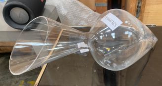 1 x Blown Glass Vase - CL731 - NO VAT ON THE HAMMER - Ref: PSHW385/435 - Location: Haverhill