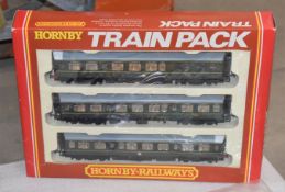 1 x Vintage Electric Train Track Set - Includes 86 Pieces of Track, Over 45 Trains and More!