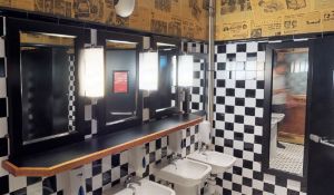 8 x Bathroom Wall Mirrors With Black Frames - Various Sizes Included - CL779 - Location: