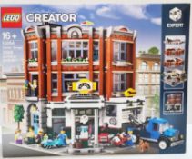 1 x LEGO Creator Expert 10264 Corner Garage And Vet Clinic Set with 6 Minifigures - RRP £260.00