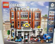 1 x LEGO Creator Expert 10264 Corner Garage And Vet Clinic Set with 6 Minifigures - RRP £260.00