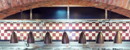 7 x Food Warming Heat Lamps On A Straight Metal Mounting Bracket, For Passthrough Server Areas -
