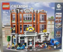 1 x LEGO Creator Expert 10264 Corner Garage And Vet Clinic Set with 6 Minifigures - RRP £260.00