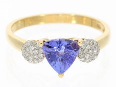 Ring: feiner Goldschmiedering mit einem Tansanit und Diamantbesatz