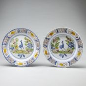 2 Teller - Vogel mit Pflanzen. De Porceleyne Claeuw, Delft um 1800.