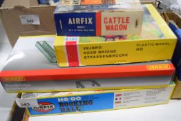 Mixed Lot model railway interest, Airfix kit, booking hall, Hornby footbridge, Heljan boxed road