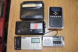 MIXED LOT: 6 RADIOS TO INCLUDE:HITACHI (1986), PANASONIC POCKET SIZED RF-422 (1987), HITACHI