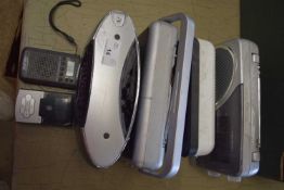 MIXED LOT: 6 RADIOS TO INCLUDE:SCHAUB LORENZ RT242 PORTABLE RADIO (2017), ROBERTS PLAY M5 (2017),