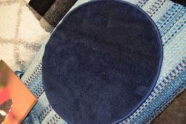 Small circular floor rug, width 65cm