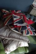 Mixed lot to include Union Jack style cushions with 2 others