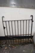 Iron garden gate, width approx 103cm, overall height approx 105cm