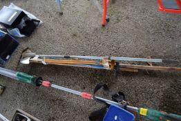 Mixed lot of garden tools to include trowels, rakes etc