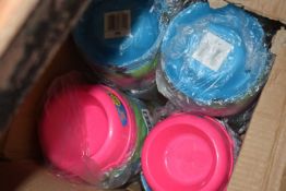 Pet food bowls (approx 40)