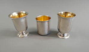 Konvolut von drei Biedermeier-Freundschaftsbechern