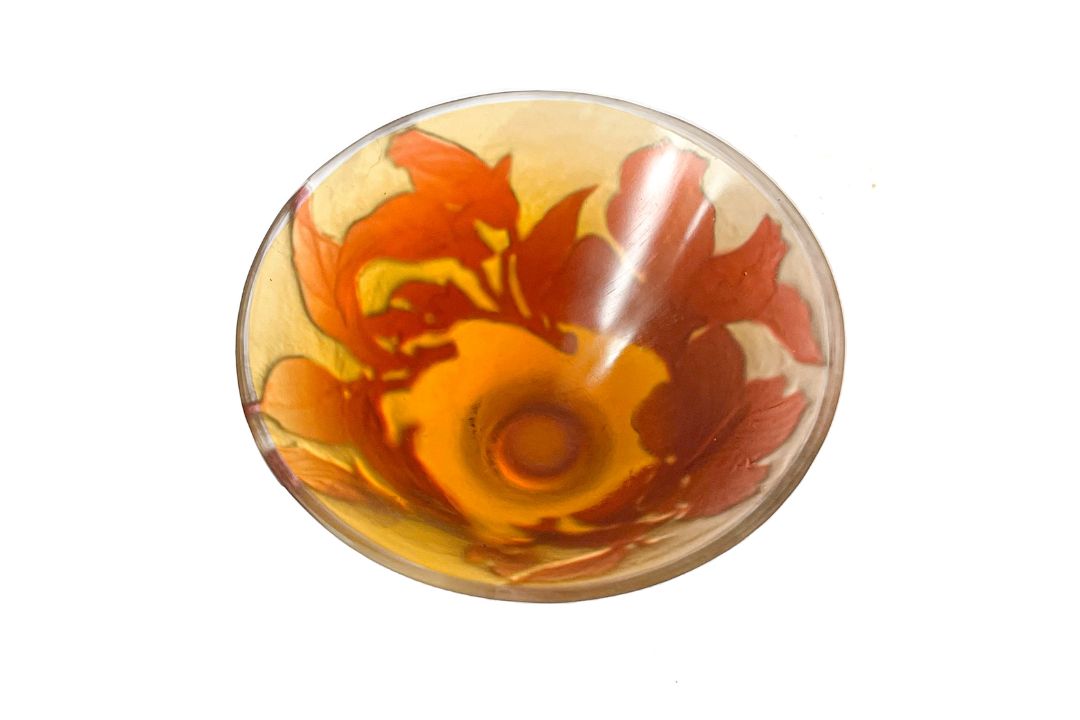 Glasschale mit roten Magnolien - Bild 2 aus 7