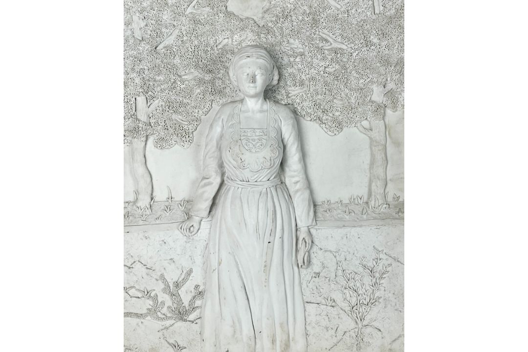Feines Reliefbild "Feine Dame im Garten" - Bild 2 aus 3