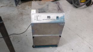 Fume extractor
