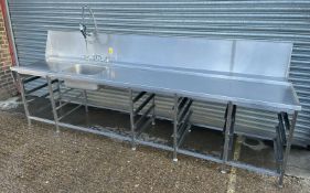 Righthand Dishwasher Entry Sink With Tray Racks