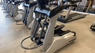 True Fitness Cross Trainer
