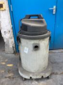 Hoover industrial vacuum - X2
