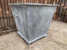 Quality new Matching pair Classic Ornate Steel Planters