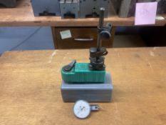 Magnetic stand and clock