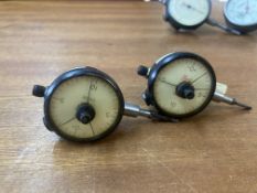 Measuring clocks