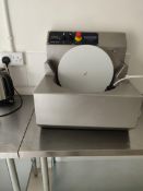 Chocolate tempering machine