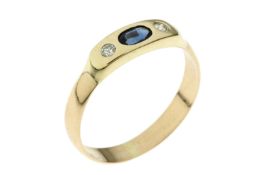 Ring 2.74g 585/- Gelbgold mit 2 Diamanten zus. ca. 0.10 ct. und Saphir. Ringgroesse ca. 59