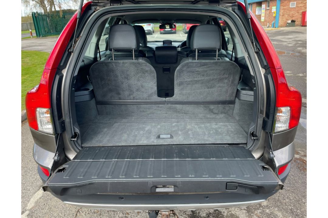 Volvo XC90 SE AWD D5 AUTO - Automatic - Diesel - 2.4L engine - 2011 model - 104,000 miles - 2 axle - Image 19 of 31