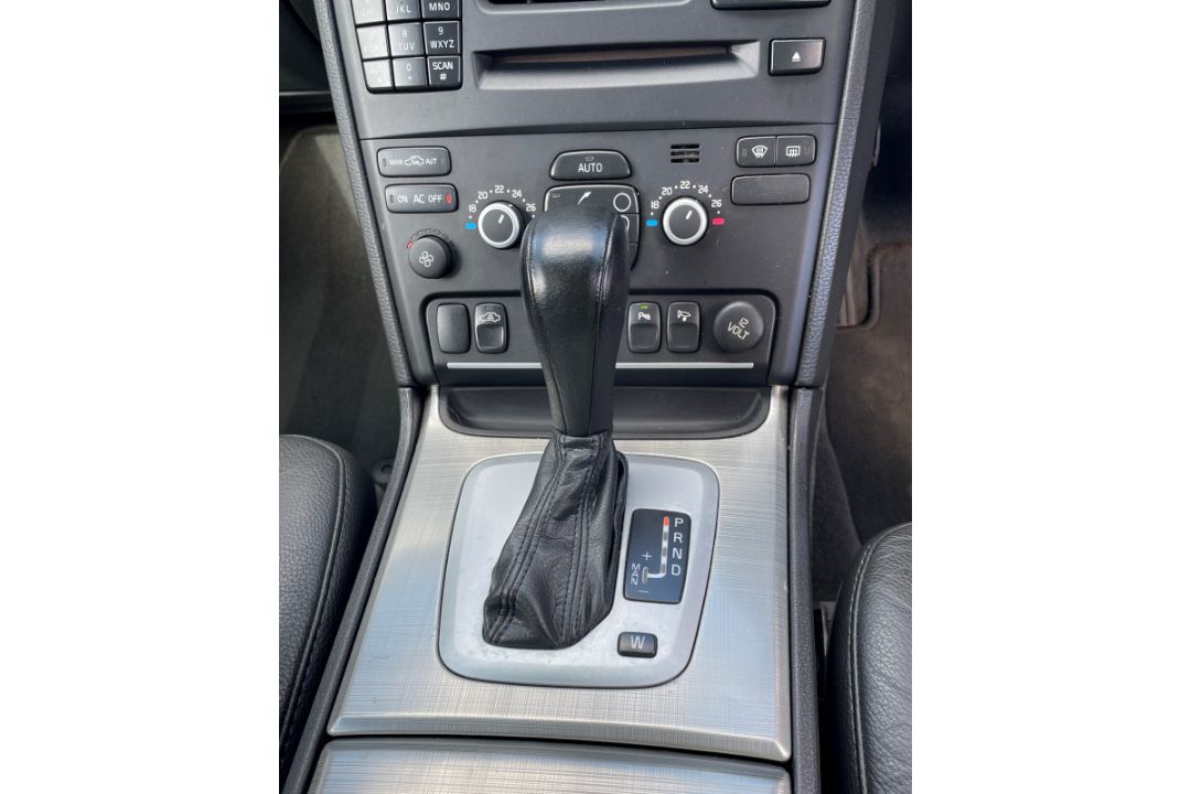 Volvo XC90 SE AWD D5 AUTO - Automatic - Diesel - 2.4L engine - 2011 model - 104,000 miles - 2 axle - Image 10 of 31