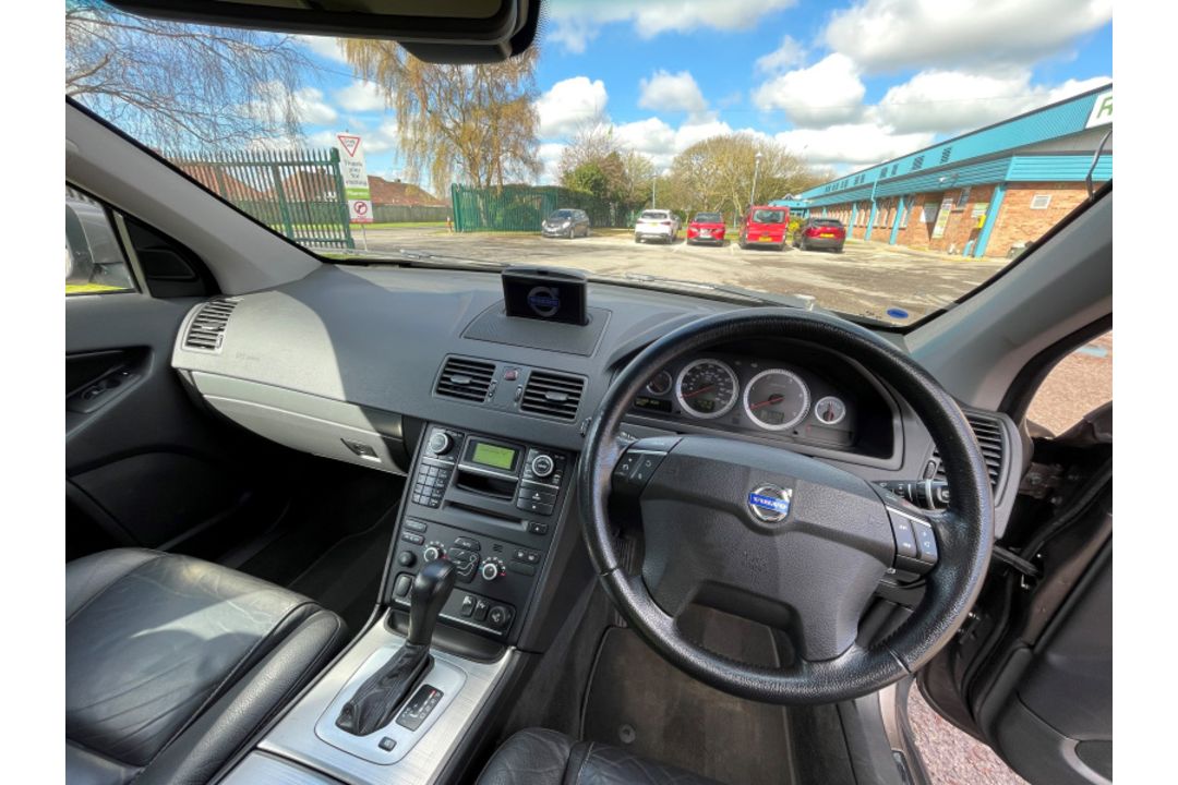 Volvo XC90 SE AWD D5 AUTO - Automatic - Diesel - 2.4L engine - 2011 model - 104,000 miles - 2 axle - Image 8 of 31
