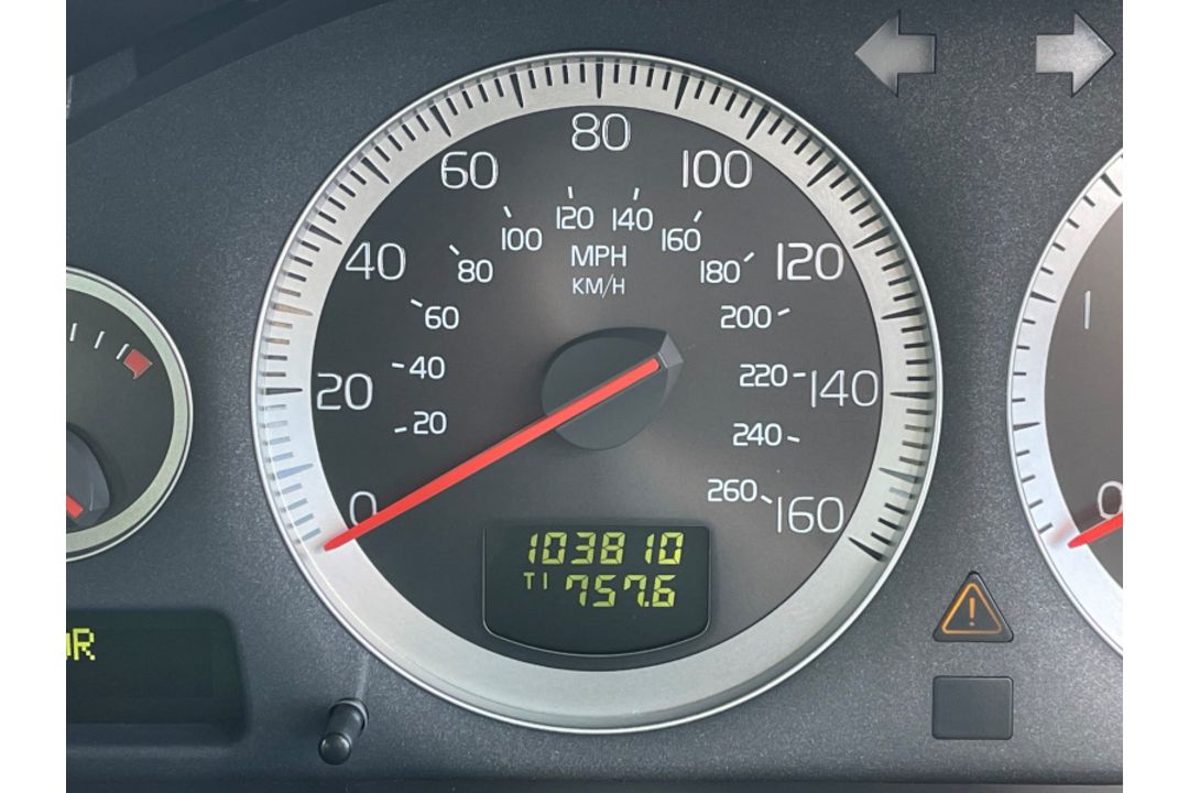 Volvo XC90 SE AWD D5 AUTO - Automatic - Diesel - 2.4L engine - 2011 model - 104,000 miles - 2 axle - Image 12 of 31