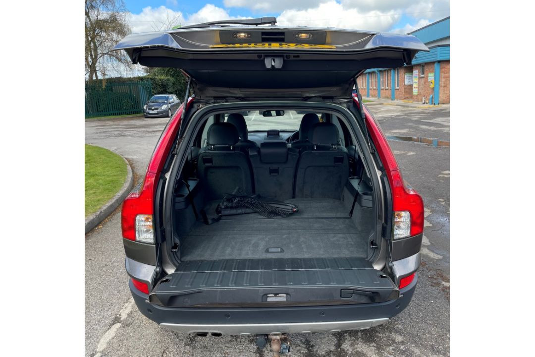 Volvo XC90 SE AWD D5 AUTO - Automatic - Diesel - 2.4L engine - 2011 model - 104,000 miles - 2 axle - Image 17 of 31