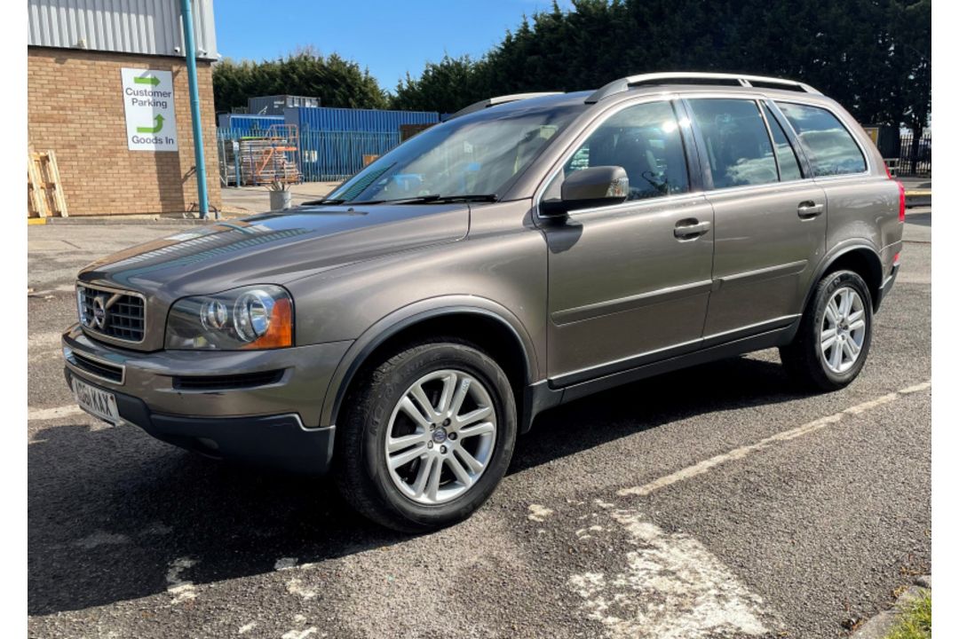 Volvo XC90 SE AWD D5 AUTO - Automatic - Diesel - 2.4L engine - 2011 model - 104,000 miles - 2 axle - Image 4 of 31