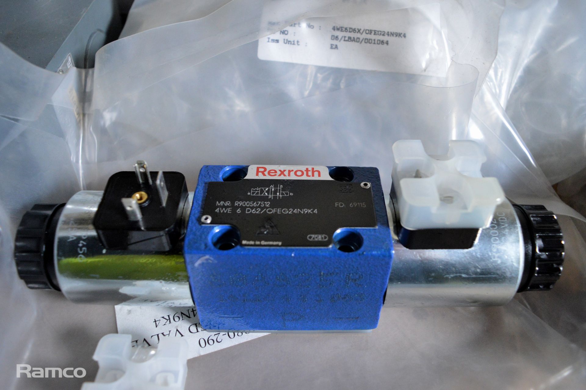 Various mechanical spares, valves, seals, pumps - Image 4 of 8