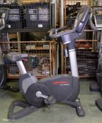 Life Fitness 95c lifecycle upright bike