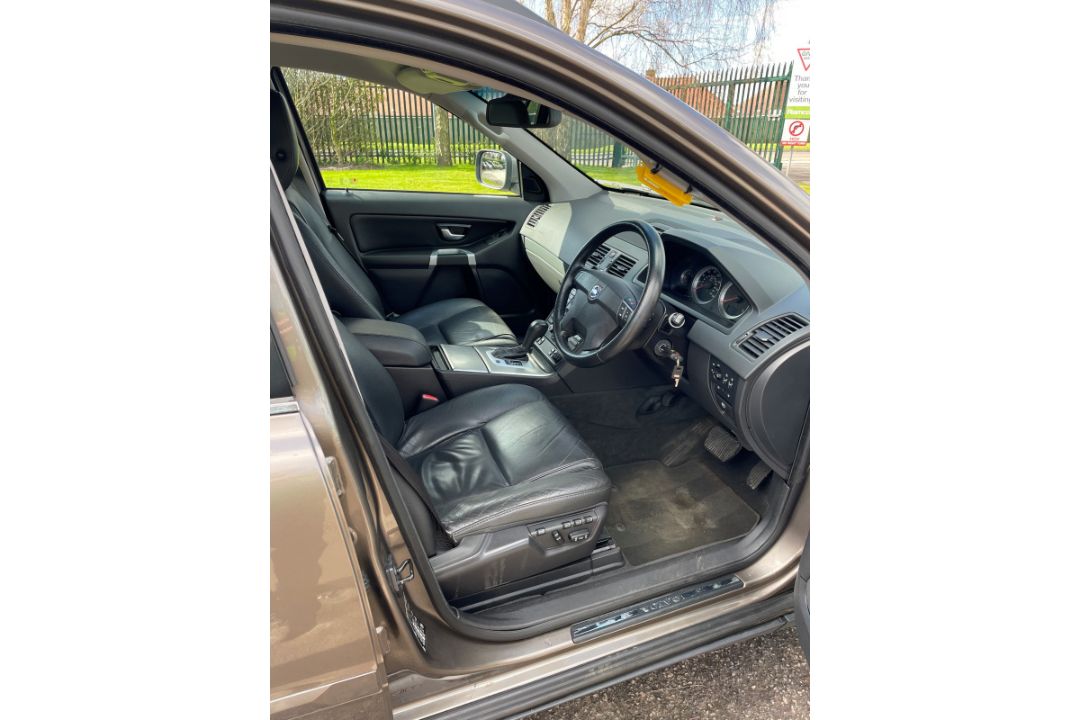 Volvo XC90 SE AWD D5 AUTO - Automatic - Diesel - 2.4L engine - 2011 model - 104,000 miles - 2 axle - Image 7 of 31