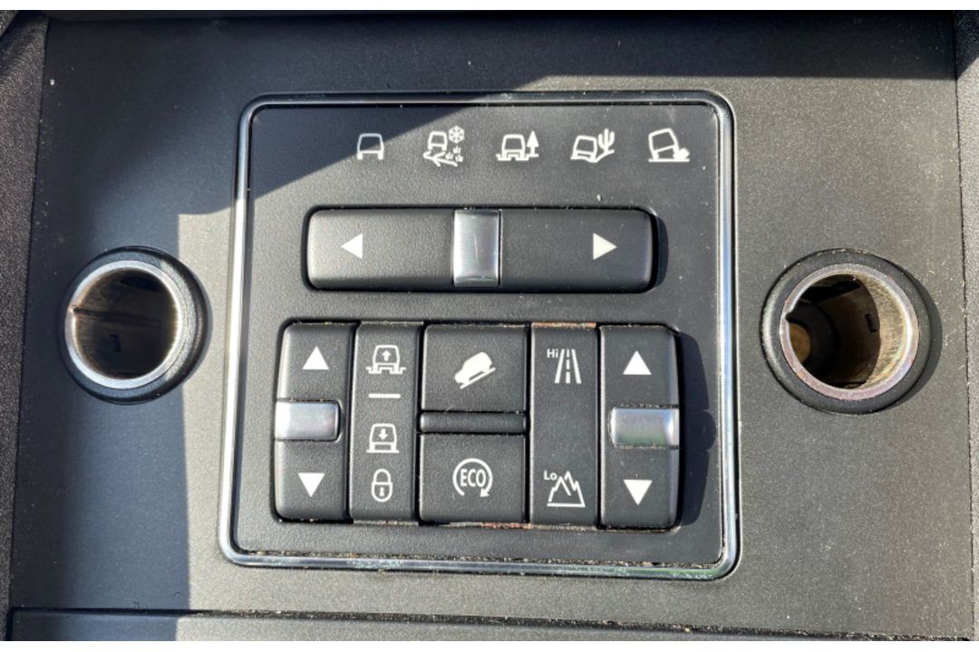 Land Rover Discovery LJ15 LSX - 2015 Model - Diesel - 2993cc Engine - Automatic Gearbox - Image 35 of 36