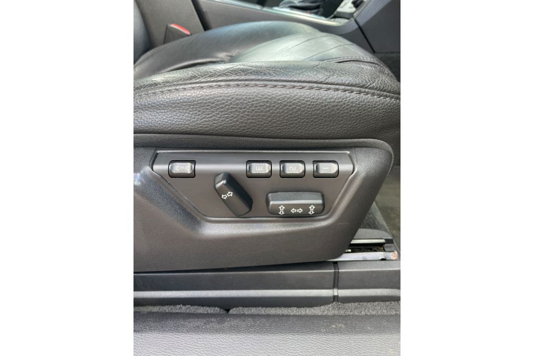 Volvo XC90 SE AWD D5 AUTO - Automatic - Diesel - 2.4L engine - 2011 model - 104,000 miles - 2 axle - Image 14 of 31