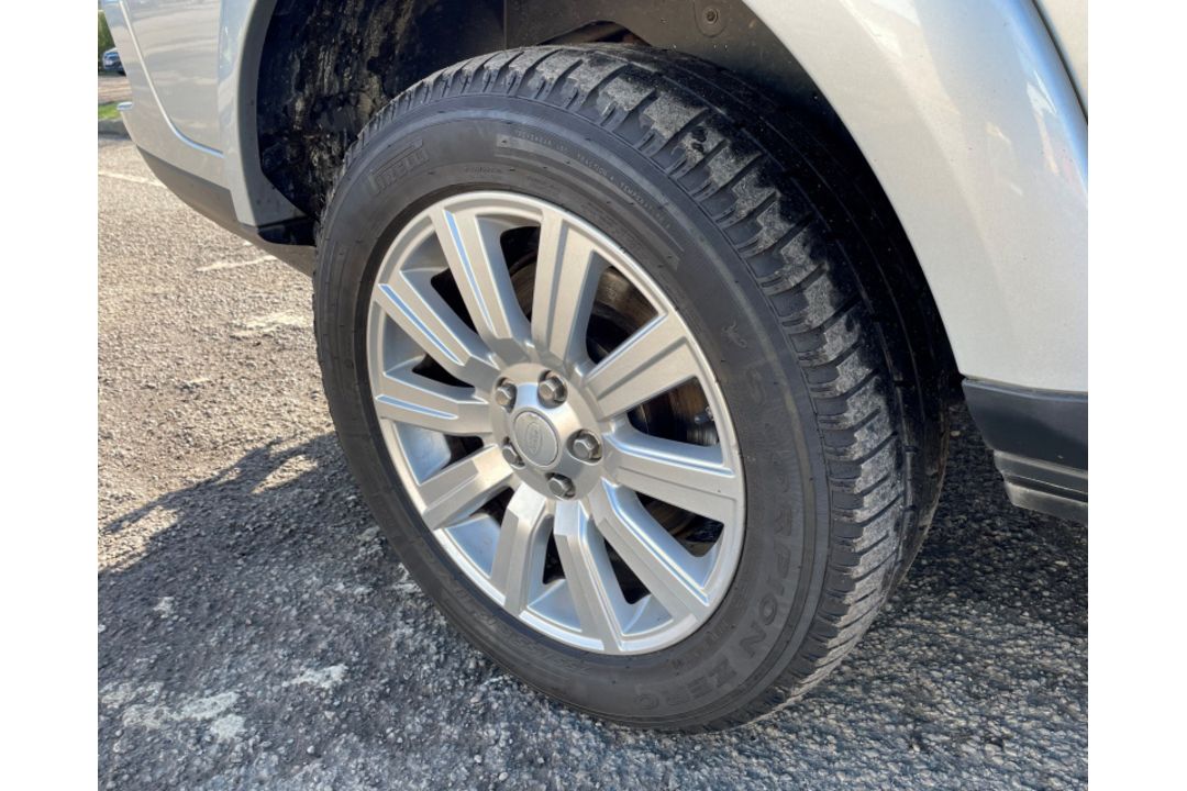 Land Rover Discovery LJ15 LSX - 2015 Model - Diesel - 2993cc Engine - Automatic Gearbox - Image 29 of 36