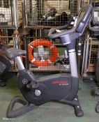 Life Fitness 95c lifecycle upright bike