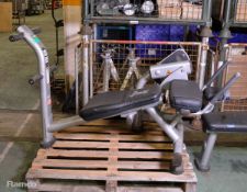 Life Fitness AB crunch bench