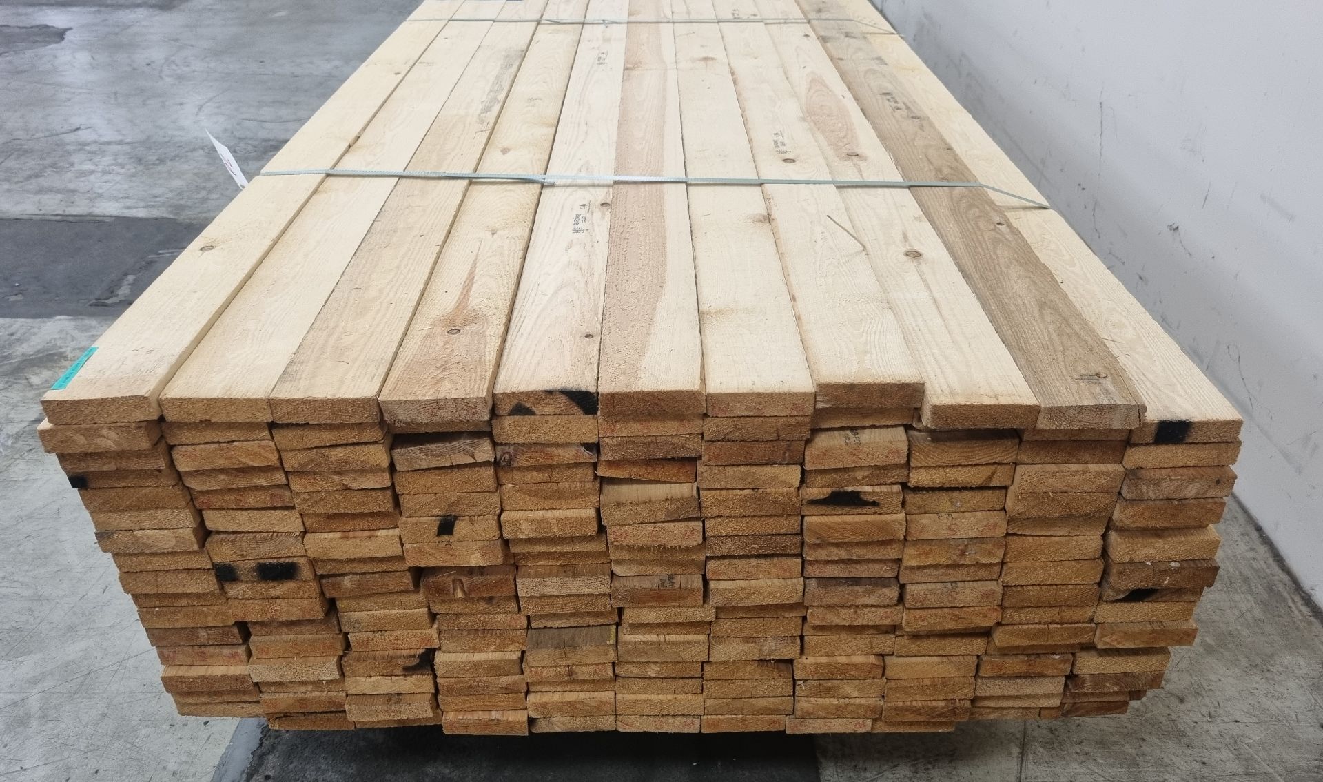 Pallet of 4"x1" (10x2.5cm) softwood, heat treated and debarked (GBFC-0452 DBHT) - L450cm - 175 pcs - Image 4 of 5