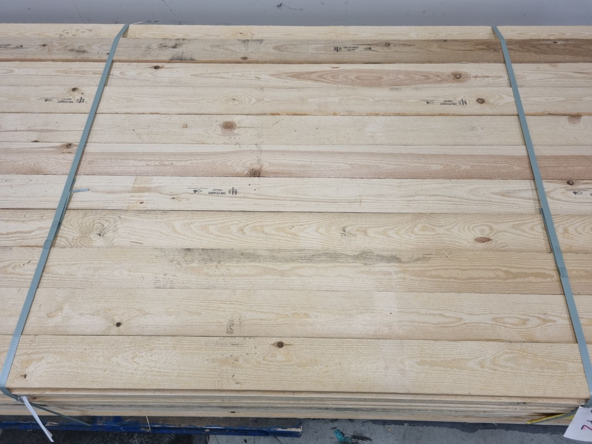 Pallet of 4"x1" (10x2.5cm) softwood, heat treated and debarked (GBFC-0452 DBHT) - L450cm - 175 pcs - Image 5 of 5