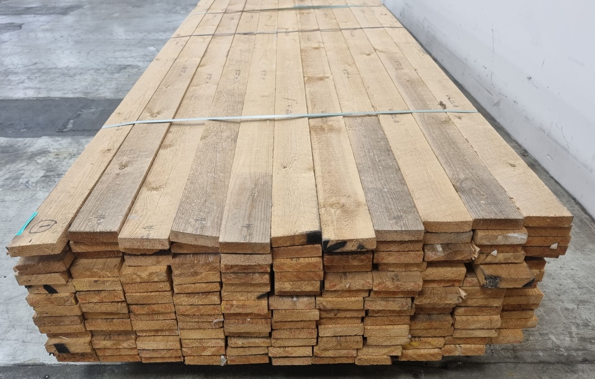 Pallet of 4"x1" (10x2.5cm) softwood, heat treated and debarked (GBFC-0452 DBHT) - L480cm - 143 pcs - Image 4 of 5